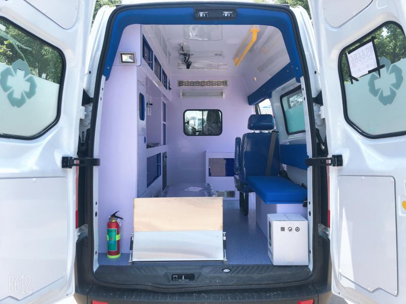 福特V362中軸中頂負(fù)壓監(jiān)護(hù)型救護(hù)車(chē)（長(zhǎng)排警燈）