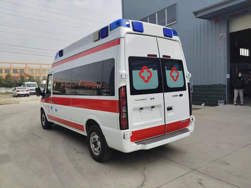 福特V348長(zhǎng)軸高頂救護(hù)車(chē)