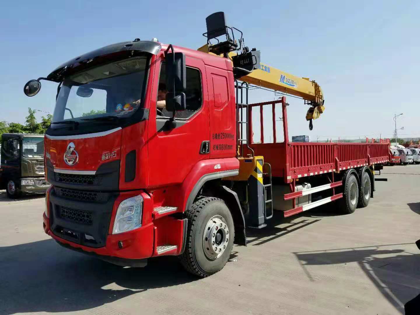 東風柳汽8×4隨車吊配置說明