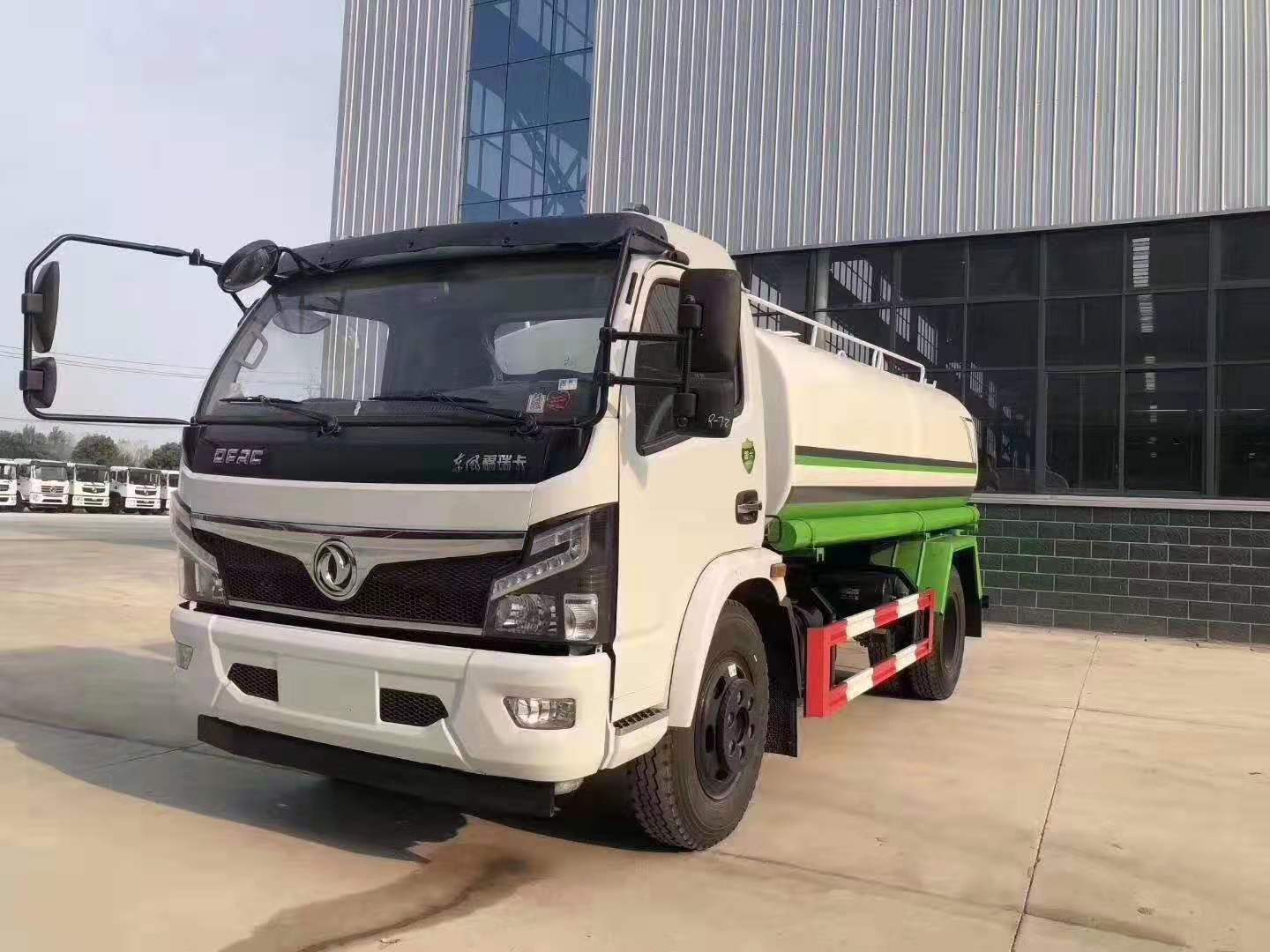國(guó)六8噸環(huán)衛(wèi)灑水車價(jià)格_福瑞卡綠化灑水車圖片_東風(fēng)程力灑水車廠家