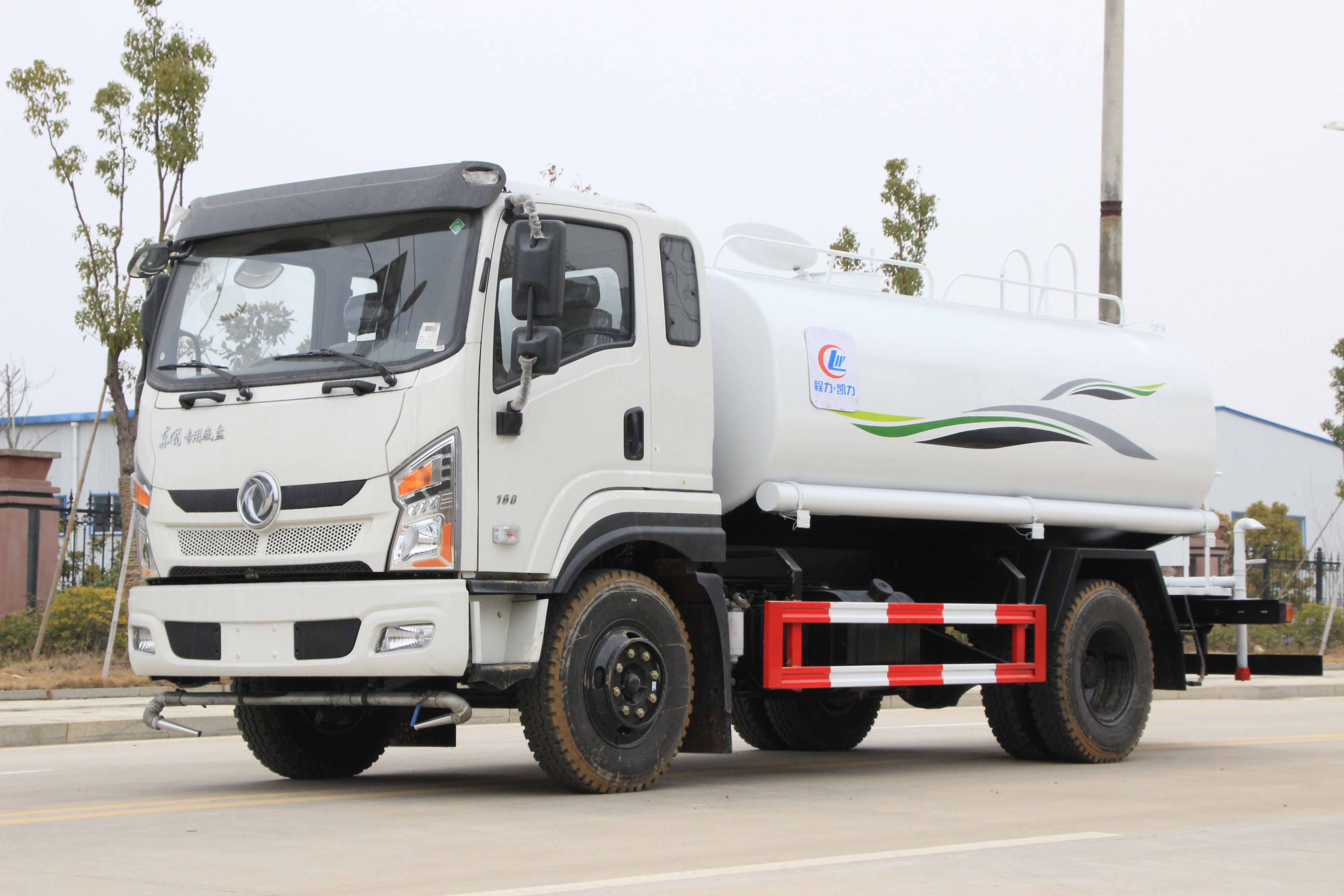 國(guó)六12方灑水車(chē)價(jià)格_14方灑水車(chē)報(bào)價(jià)_15方灑水車(chē)多少錢(qián)_湖北程力灑水車(chē)廠家