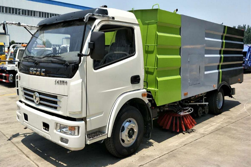 東風多利卡多功能掃路灑水車_多利卡洗掃車