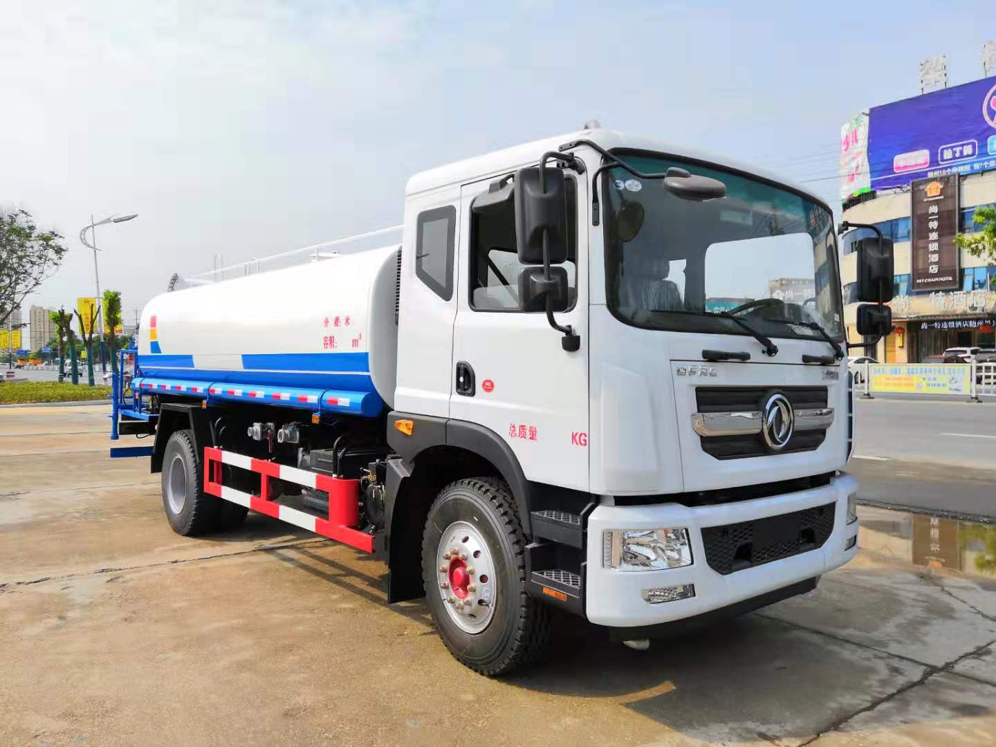國(guó)六10噸東風(fēng)D9環(huán)衛(wèi)灑水車_噴霧抑塵車_噴藥消毒車