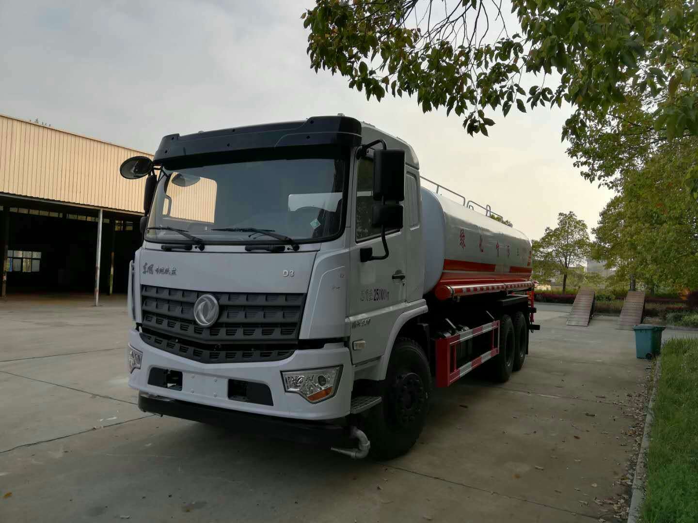 國(guó)六20噸東風(fēng)專底D3L多功能灑水車_20方防疫消毒車