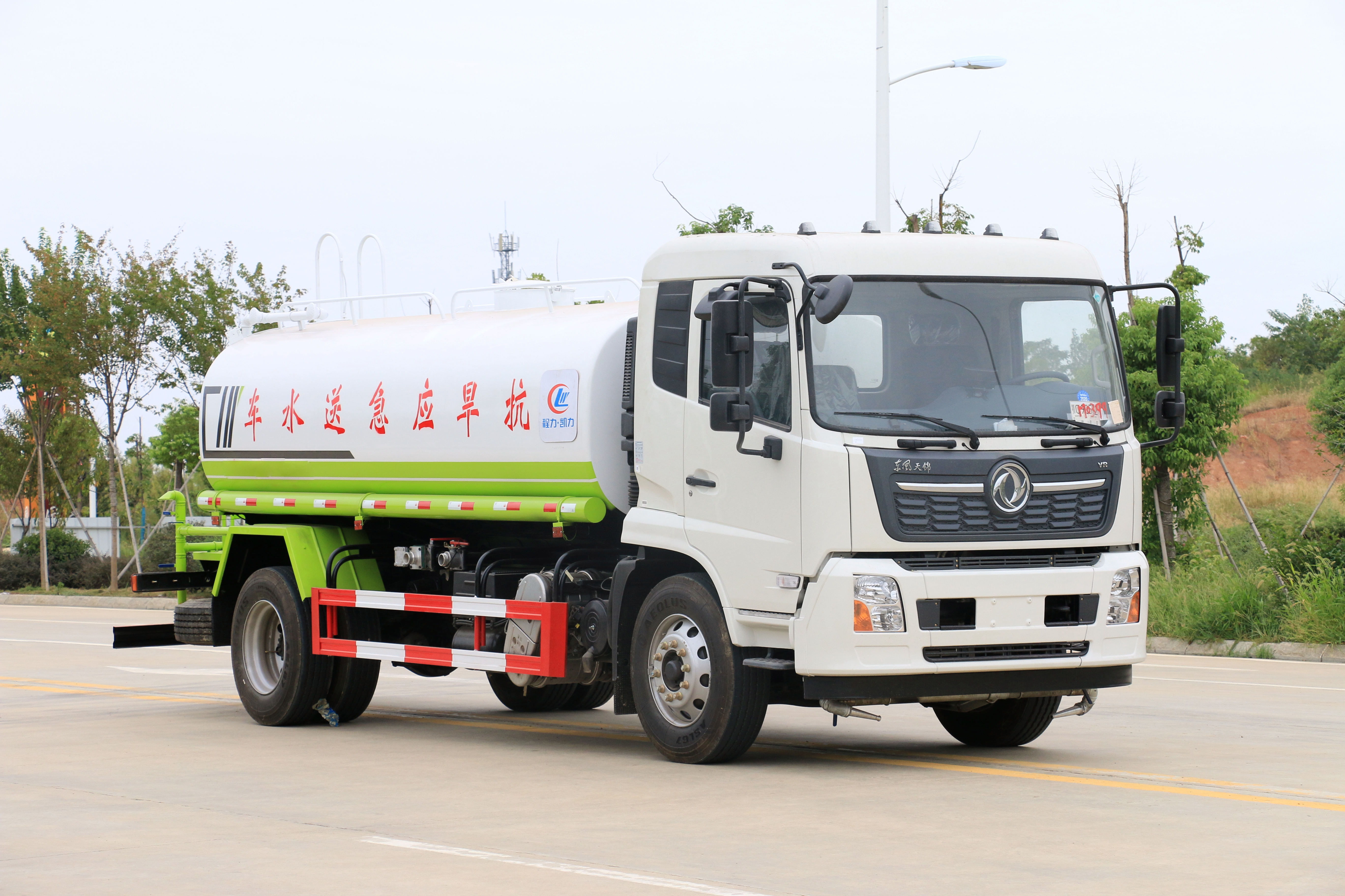國六東風(fēng)天錦多功能園林綠化灑水車多少錢