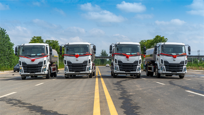 助力成都大運(yùn)會(huì)柳汽乘龍M3灑水車批量發(fā)車?yán)?></div>
              <div   id=