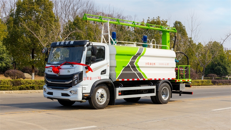 10噸東風(fēng)華神鐵路抑塵車保衛(wèi)鐵路清新