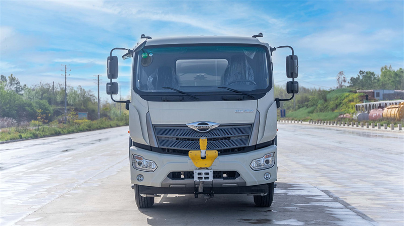 15方福田領(lǐng)航綠化噴灑車