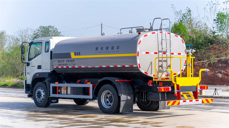 15方福田領(lǐng)航綠化噴灑車