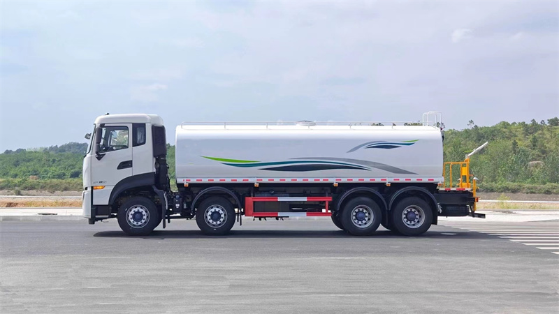 25方東風天龍綠化噴灑車