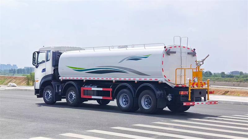 25方東風天龍綠化噴灑車