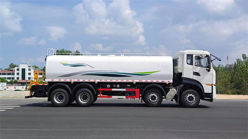 25方東風天龍綠化噴灑車