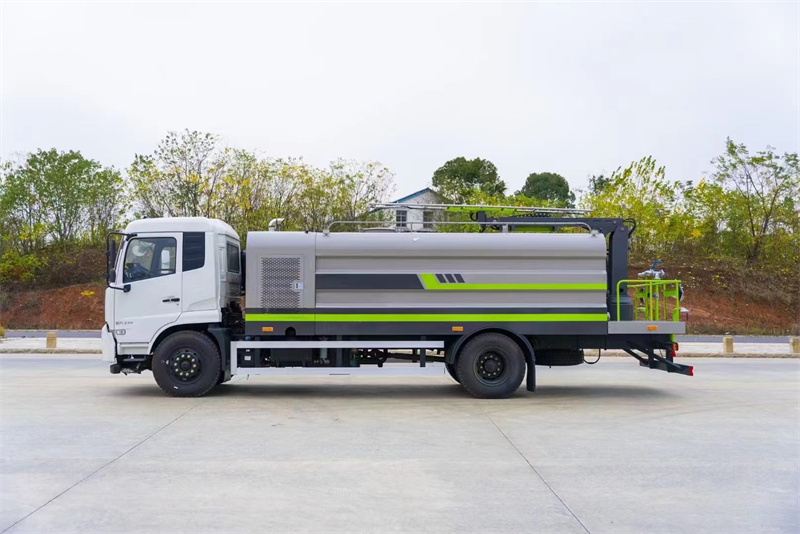 東風(fēng)天錦光伏清洗車