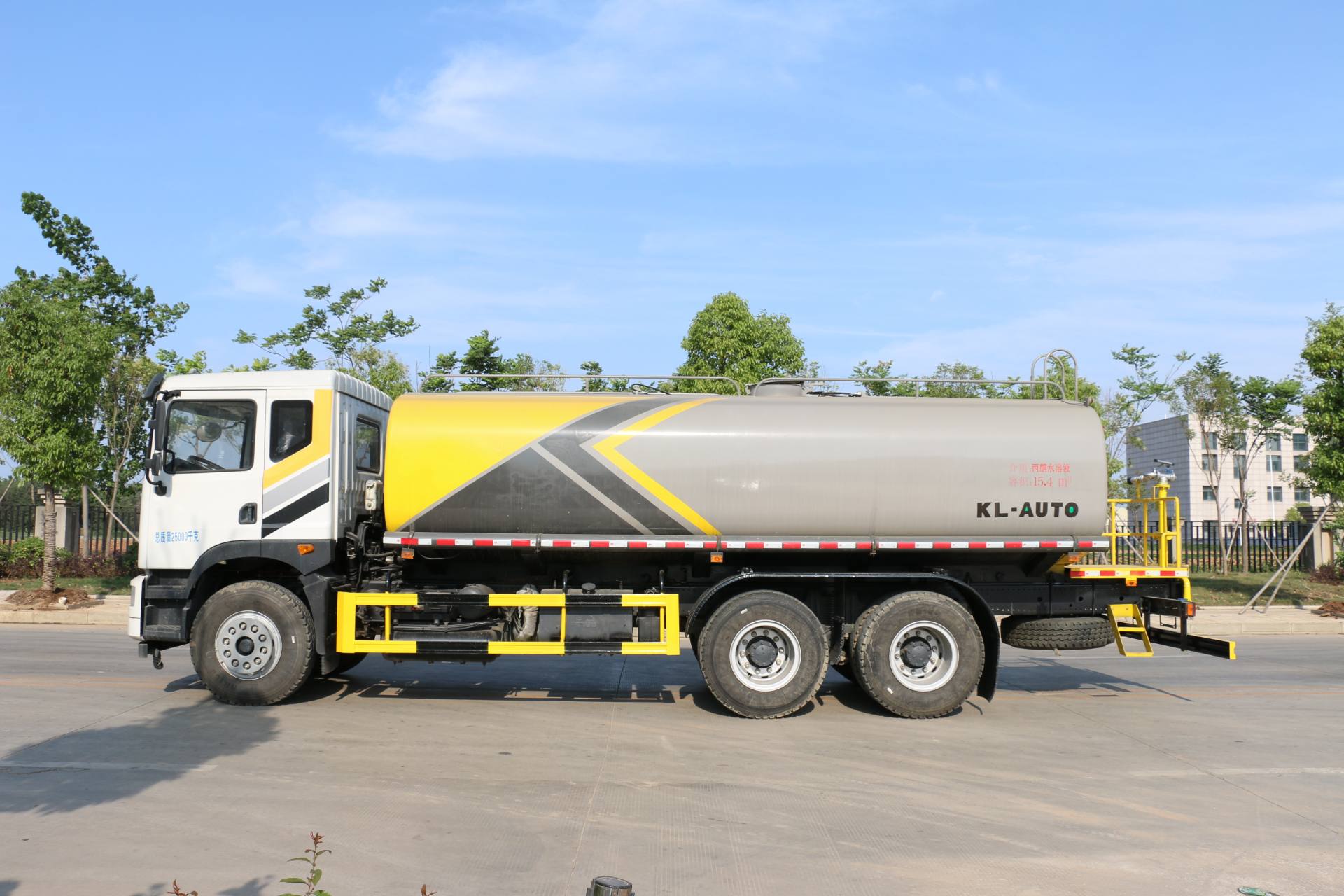 東風(fēng)T5后雙橋20方綠化噴灑車