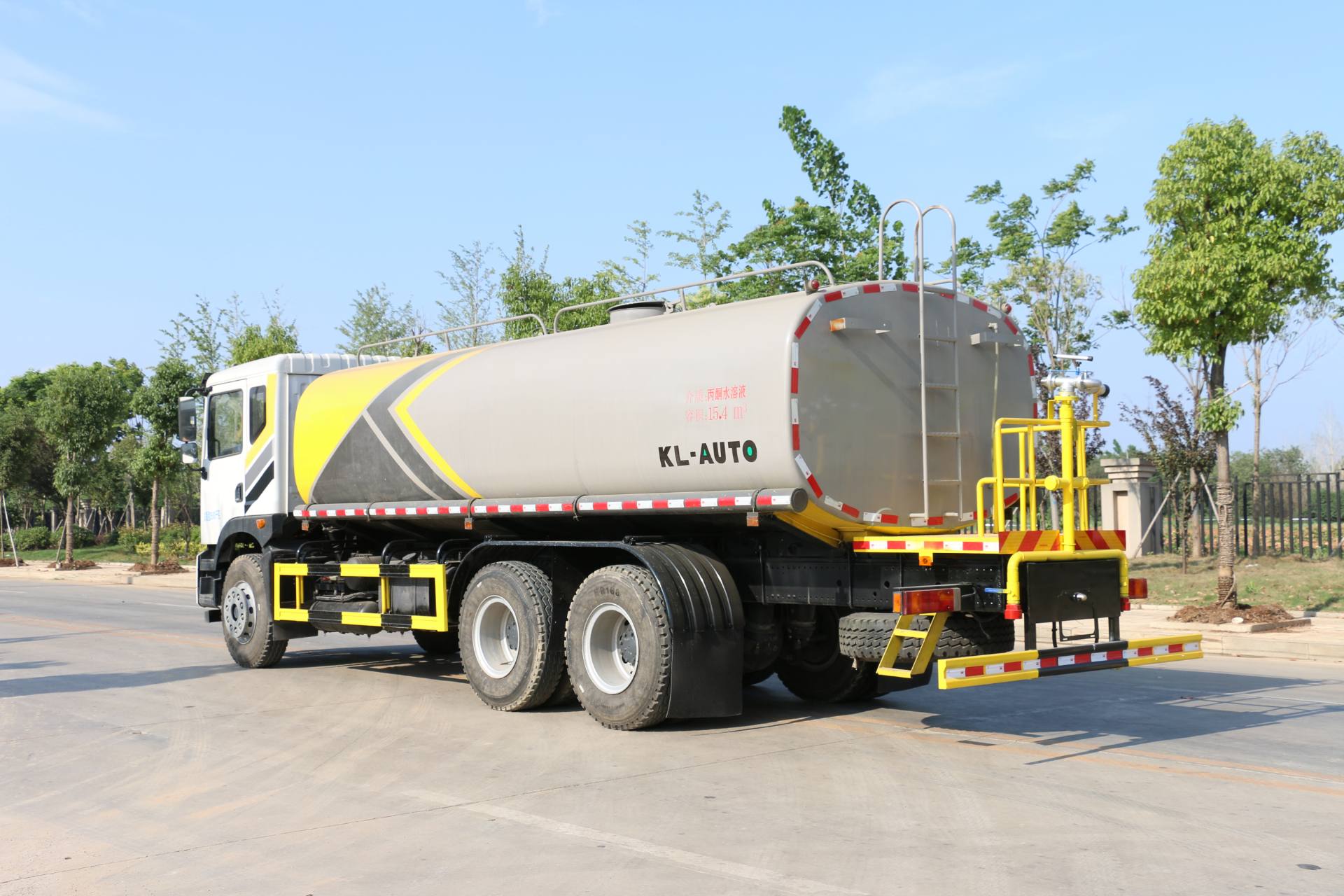 東風(fēng)T5后雙橋20方綠化噴灑車