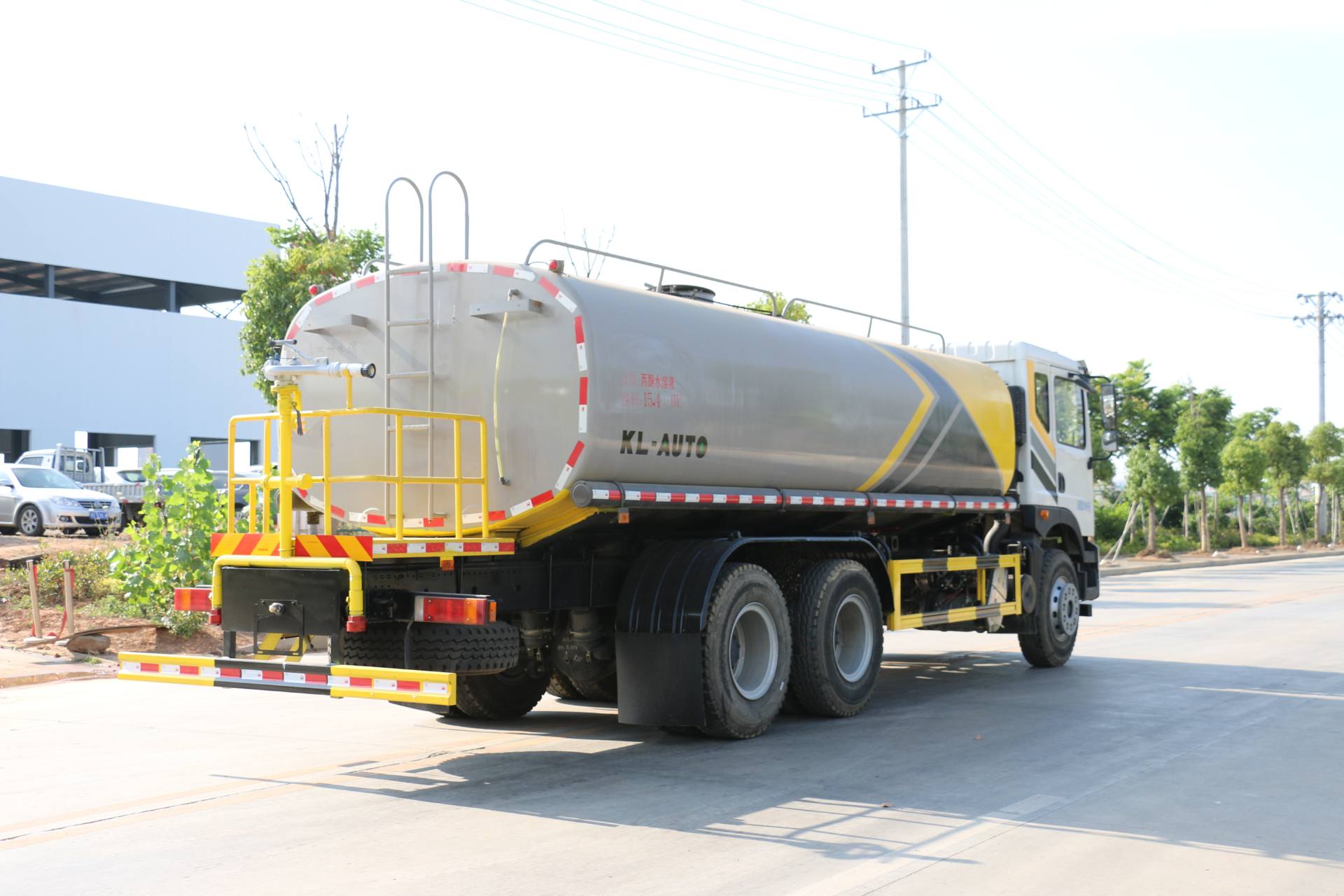 東風(fēng)T5后雙橋20方綠化噴灑車