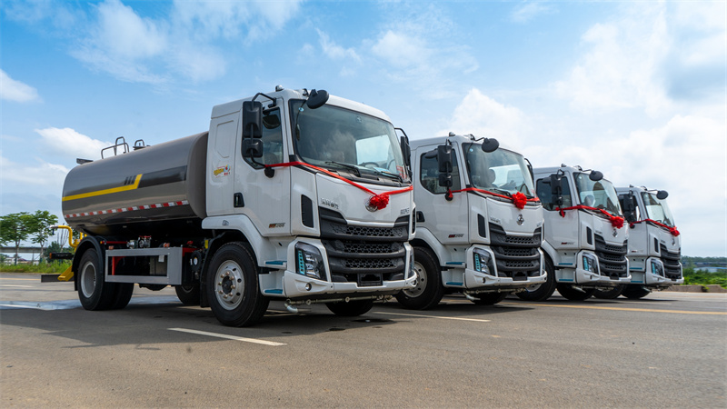 15方柳汽乘龍M3綠化噴灑車