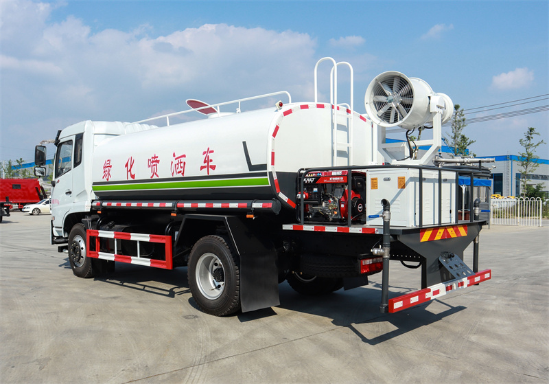 12方東風(fēng)福瑞卡綠化噴灑車