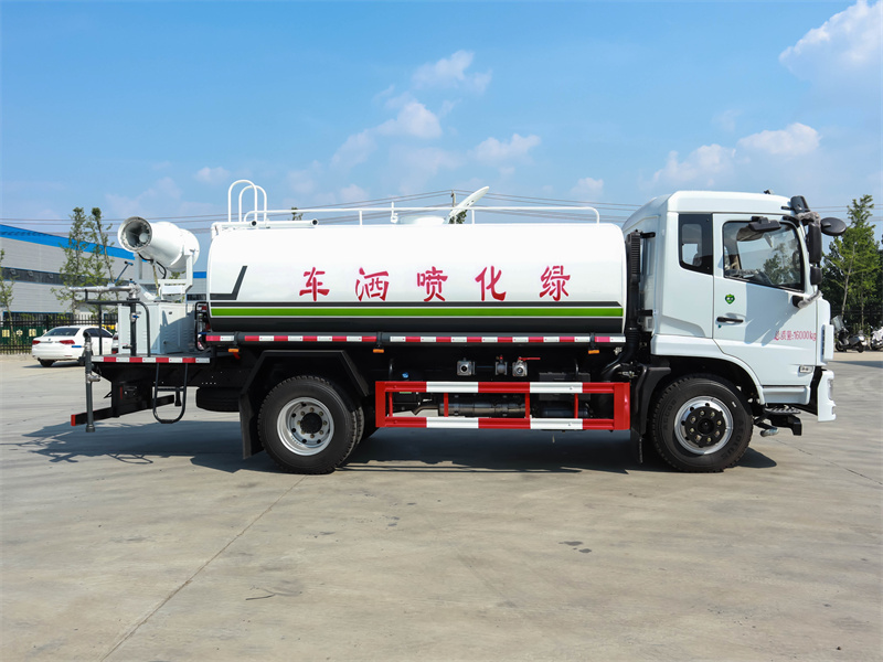12方東風(fēng)福瑞卡綠化噴灑車