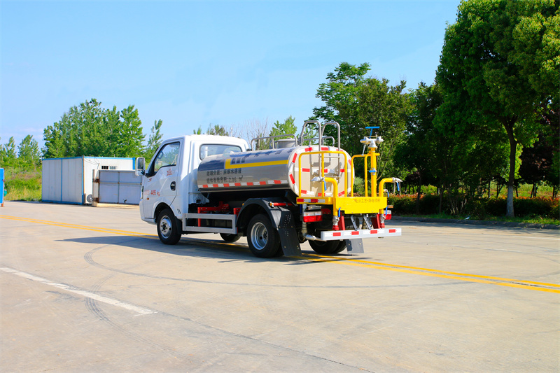 東風(fēng)途逸3方藍(lán)牌綠化噴灑車