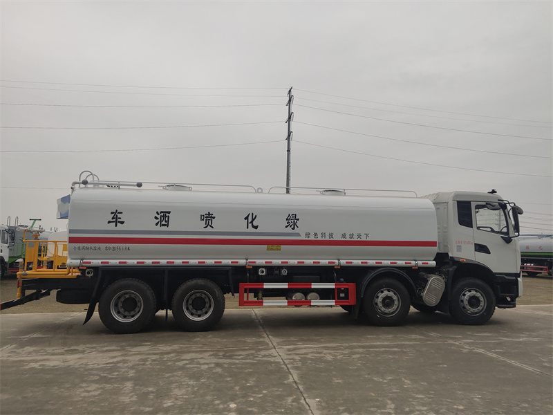 27方東風(fēng)天錦綠化噴灑車(chē)