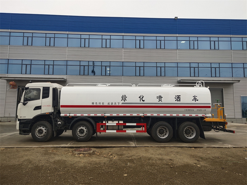 27方東風(fēng)天錦綠化噴灑車(chē)
