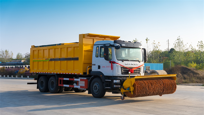 重汽汕德卡除雪車