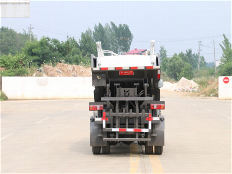 江淮康玲3.5方無泄漏垃圾車