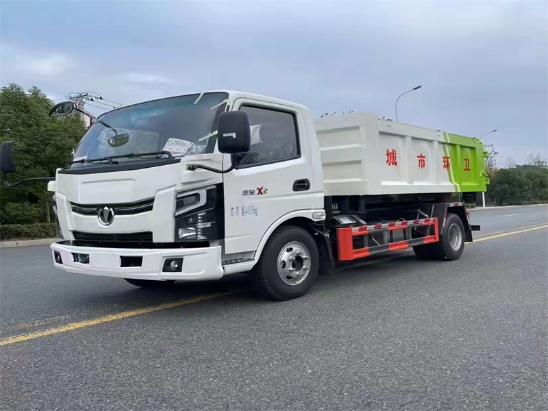 飛碟藍(lán)牌勾臂建筑垃圾清運(yùn)車