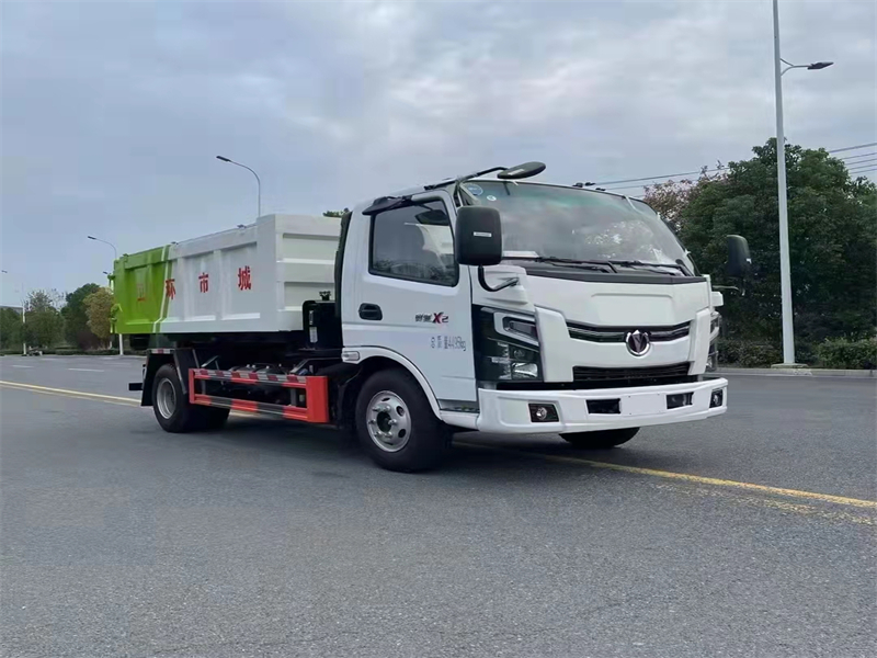 飛碟藍(lán)牌勾臂建筑垃圾清運(yùn)車
