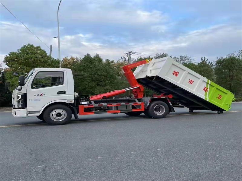 飛碟藍(lán)牌勾臂建筑垃圾清運(yùn)車