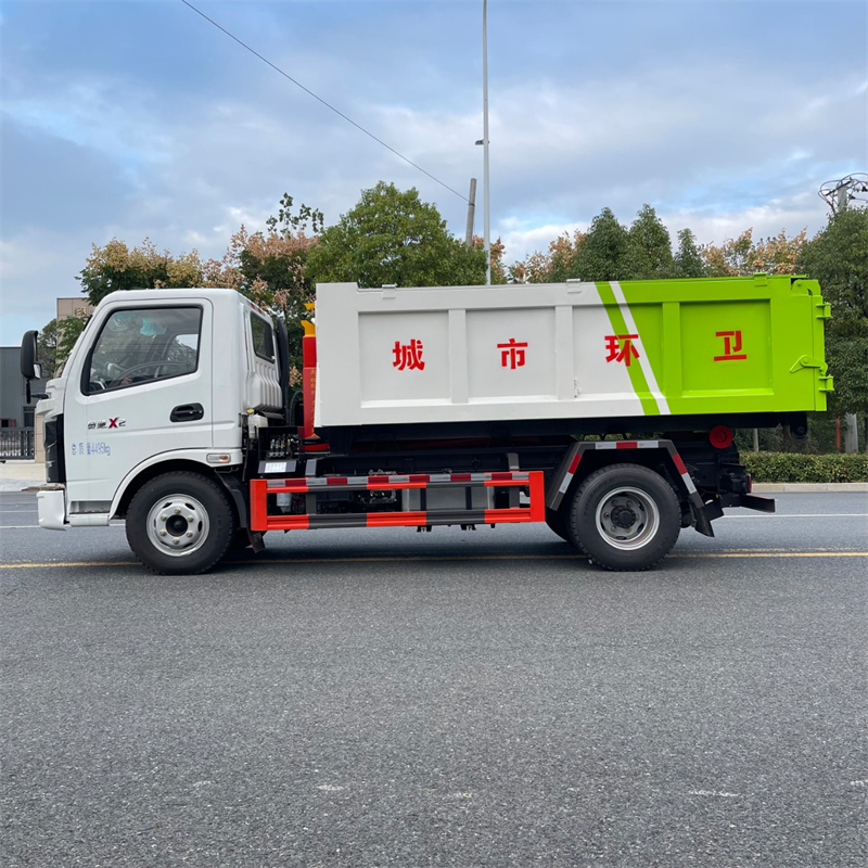 藍(lán)牌奧馳勾臂垃圾車