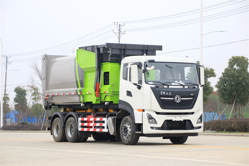 東風天龍勾臂垃圾車