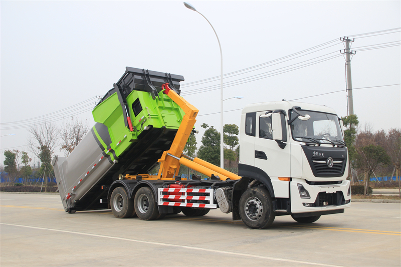 東風天龍勾臂垃圾車
