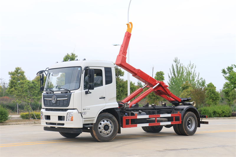 東風(fēng)天錦勾臂垃圾車