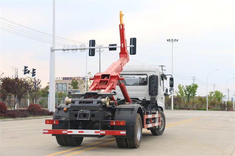 東風(fēng)天錦勾臂垃圾車