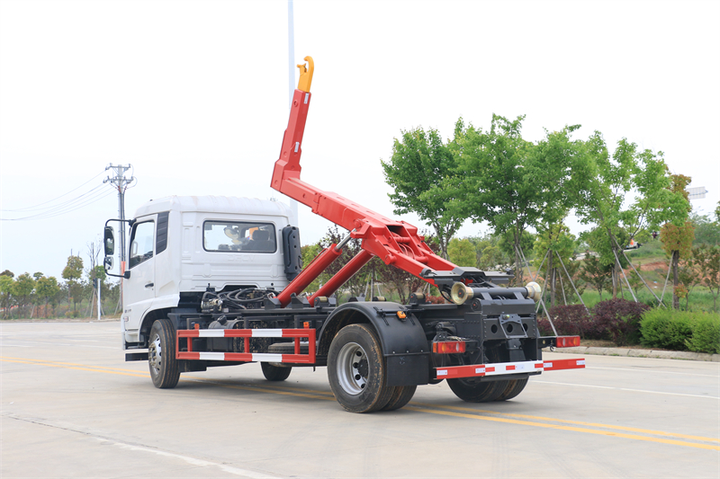東風(fēng)天錦勾臂垃圾車