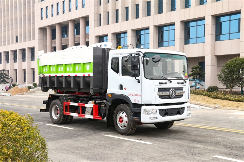 東風(fēng)多利卡D9勾臂垃圾車