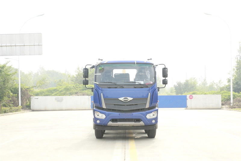 福田小三軸勾臂垃圾車