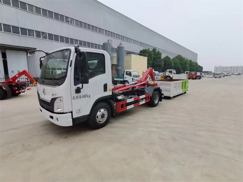 柳汽乘龍藍(lán)牌勾臂垃圾車