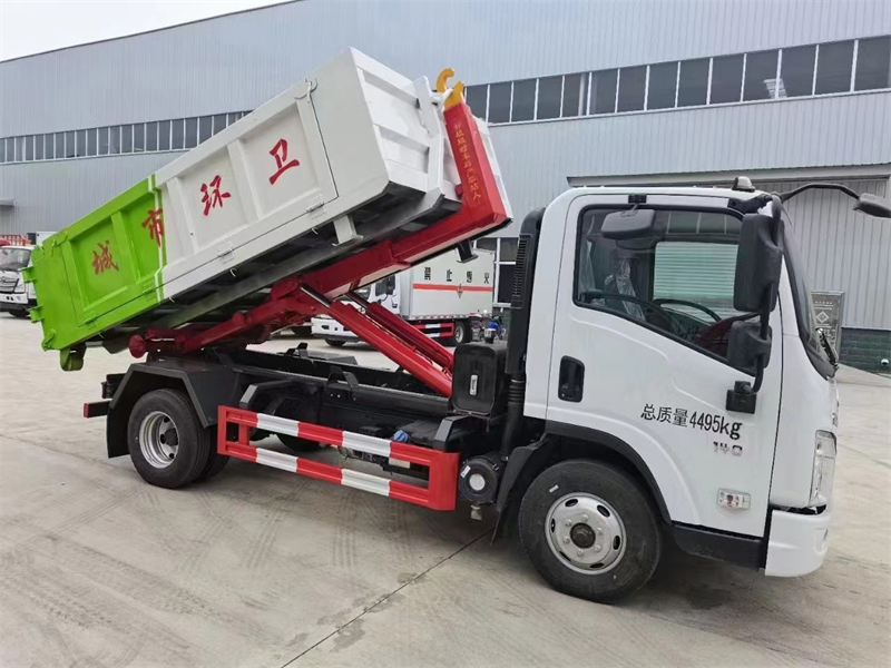 柳汽乘龍藍(lán)牌勾臂垃圾車