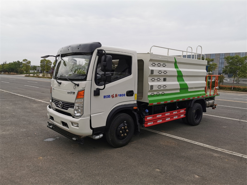 藍(lán)牌時(shí)風(fēng)霧炮抑塵灑水車