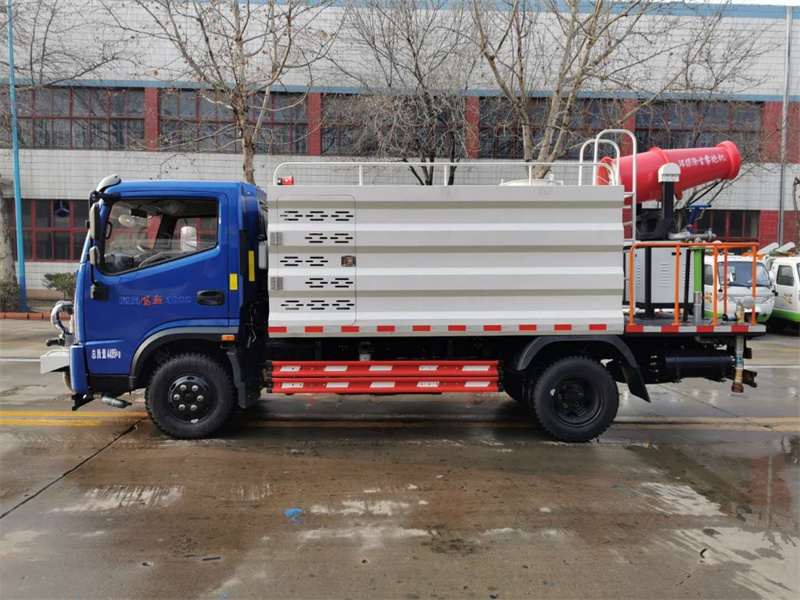 藍(lán)牌時(shí)風(fēng)霧炮抑塵灑水車