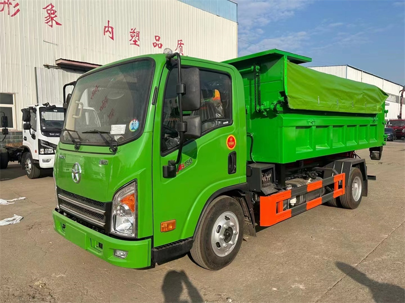大運奧普力藍牌鉤臂垃圾清運車