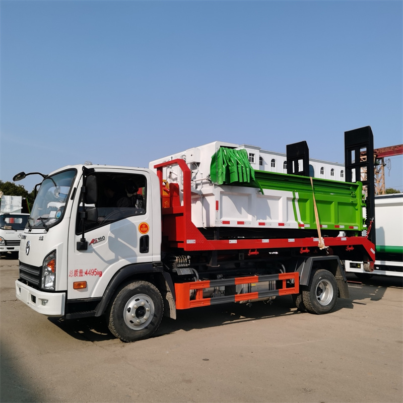 大運(yùn)藍(lán)牌重載勾臂垃圾車