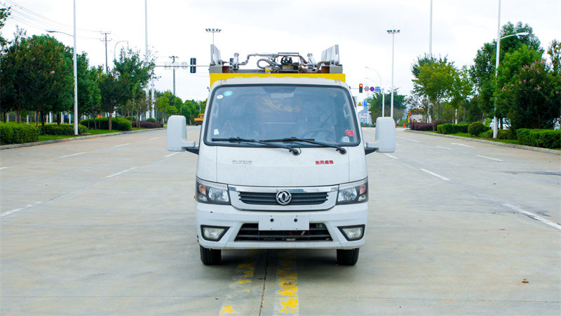 純電動(dòng)?xùn)|風(fēng)途逸3方自裝卸垃圾車