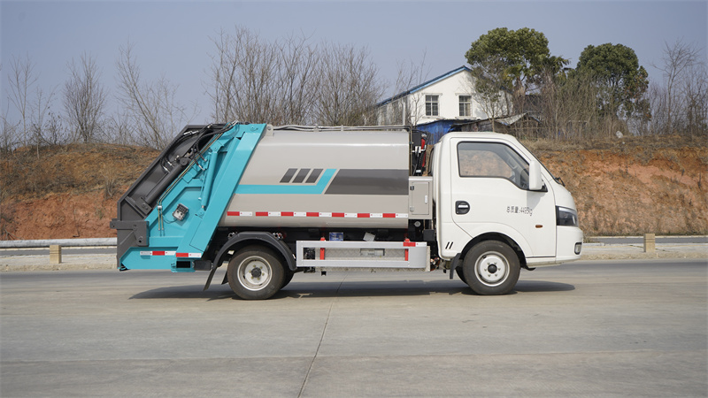 純電動(dòng)?xùn)|風(fēng)華神5方壓縮垃圾車