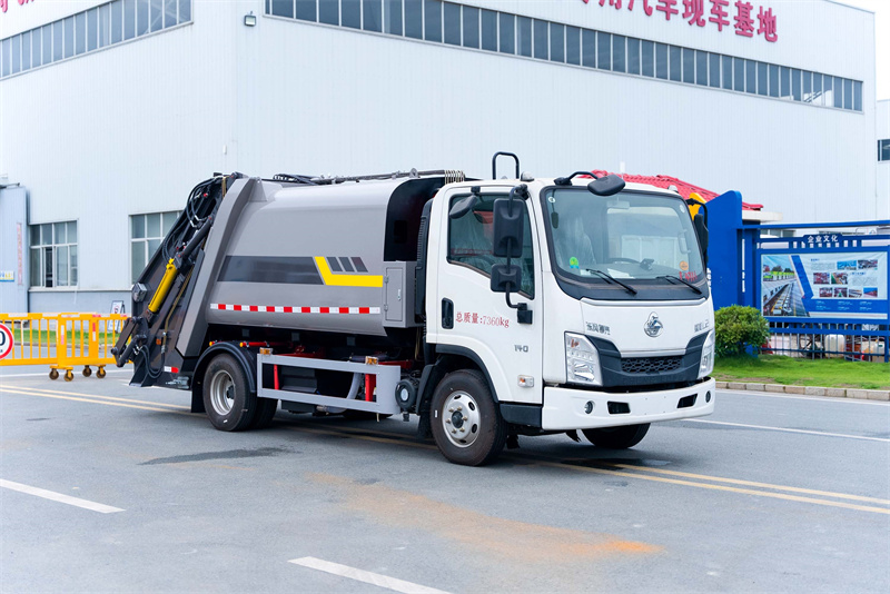 7方柳汽乘龍壓縮垃圾車