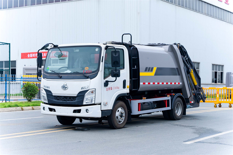 7方柳汽乘龍壓縮垃圾車(chē)