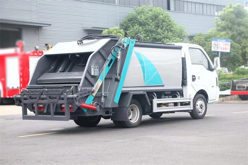 東風藍牌地下室壓縮垃圾車
